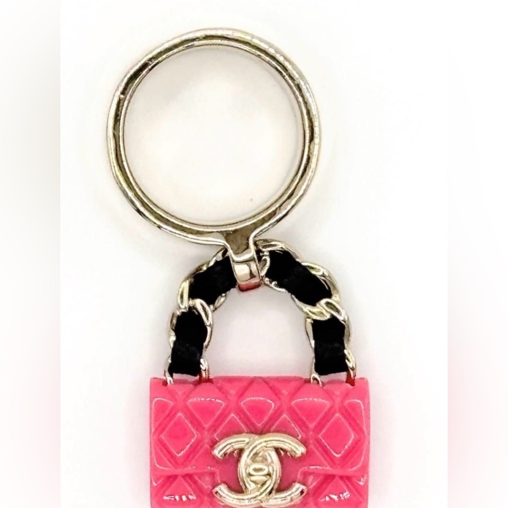 💖 CC bag 💅 Charm 👛 Ring 💍 Size 6 ✨